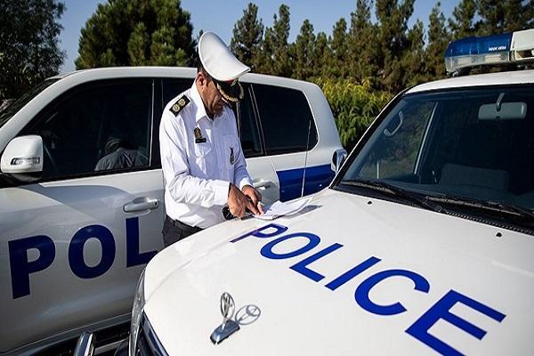 باز بودن پارک ها و تفرجگاه ها منوط به نظر ستاد ملی مبارزه باز بودن پارک ها و تفرجگاه ها منوط به نظر ستاد ملی مبارزه با کروناست، پلیس جهت کنترل ترافیک حضور دارد