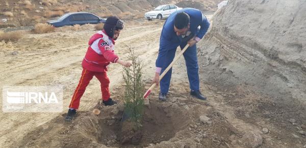 خبرنگاران 210 نهال یادبود شهدا در پیست صحرانوردی همدان غرس خبرنگاران 210 نهال یادبود شهدا در پیست صحرانوردی همدان غرس شد