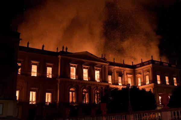تور ارزان برزیل: موزه ملی برزیل در آتش سوخت