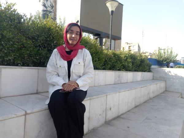 شغل خطرناک دختر 23 ساله ایرانی؛ فاطمه روزی 12 ساعت در ارتفاع کار می کند