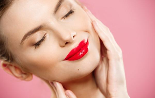 بهترین رنگ رژ برای پوست روشن: چگونه انتخاب کنیم؟ برترین رنگ رژ برای پوست روشن: چگونه انتخاب کنیم؟