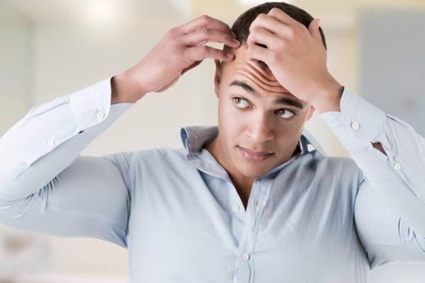 دلیل خارش پوست سر چیست؟ ، 11 ترفند برای برطرف خارش پوست سر